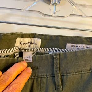 Capri pants green